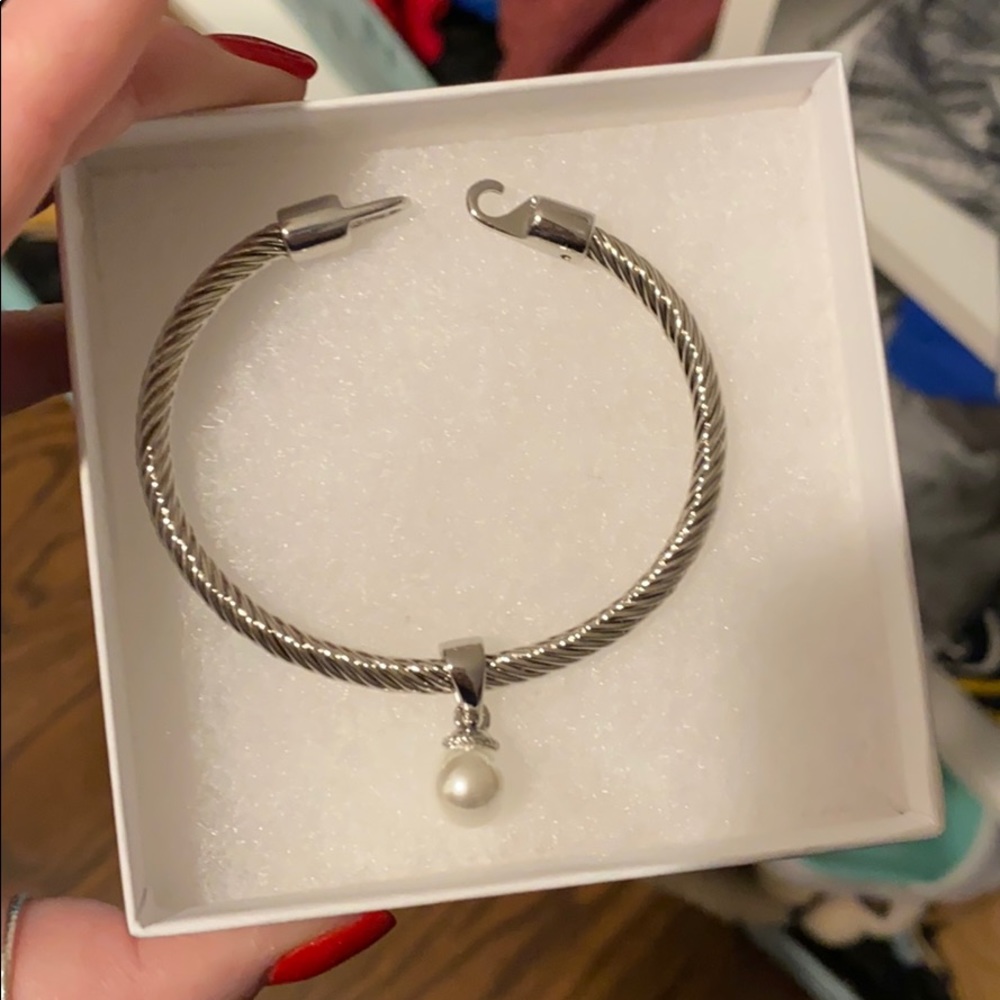 Sheena pearl bracelet